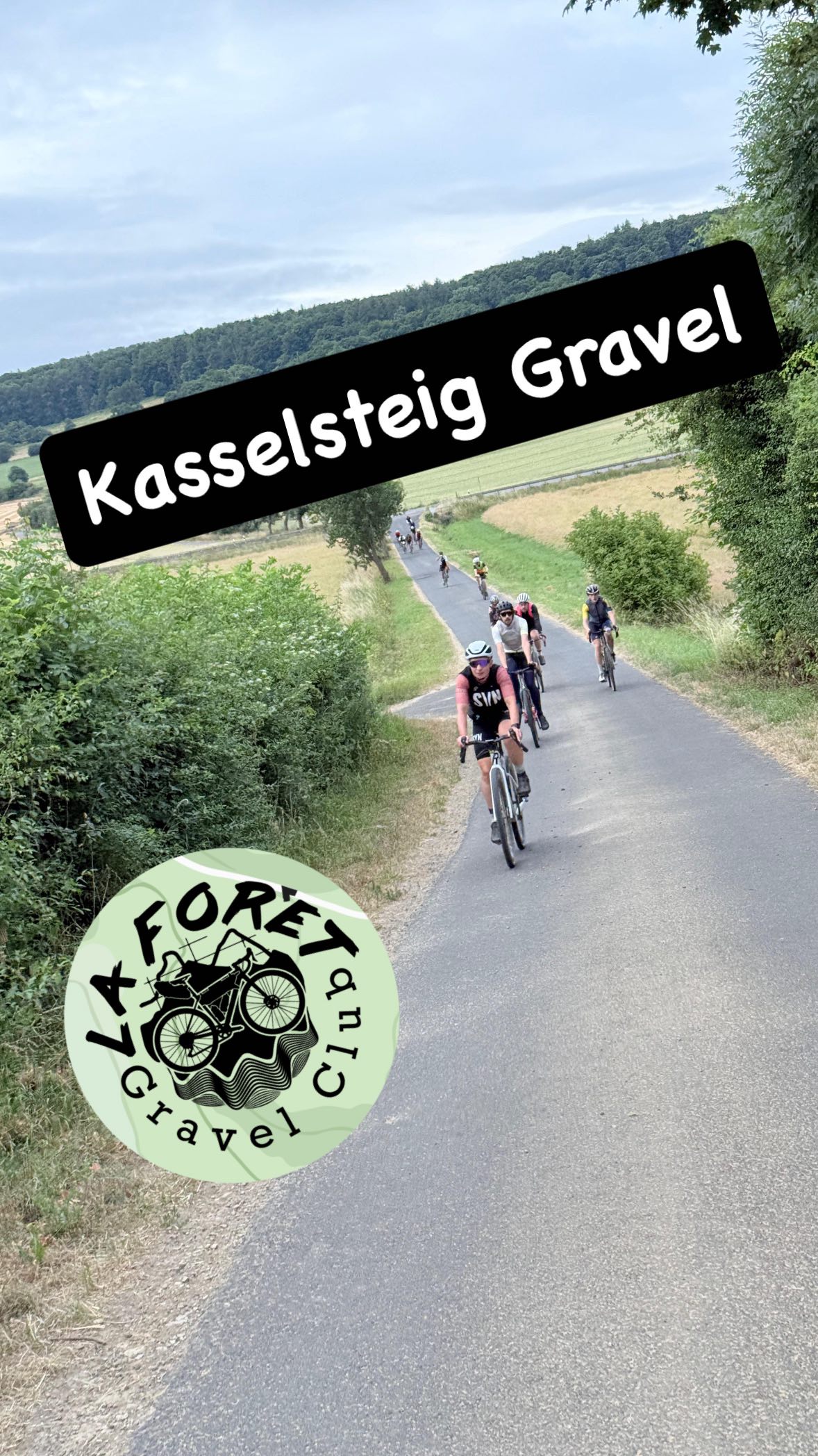 160 km - 3100 hm rund um Kassel auf dem Kasselsteig. Eigentlich ein Rundwanderweg mit schönem Panorama, durch uns modifiziert als anspruchsvolle Gravelstrecke.
70 Teilnehmer*innen nahmen die Challenge an. Nach einem Start um 6 Uhr waren die Schnellsten etwa 8 Stunden auf der Strecke und die Letzen kamen nach 14 Stunden ins Ziel. 
Danke für das viele Lob und alle Helfer! Danke an @dynamowindrad für diese premium Location und den premium Support. 
@simply_bowl_kassel hat exzellentes Timing abgeliefert, danke! 
Bis nächstes Jahr vielleicht!